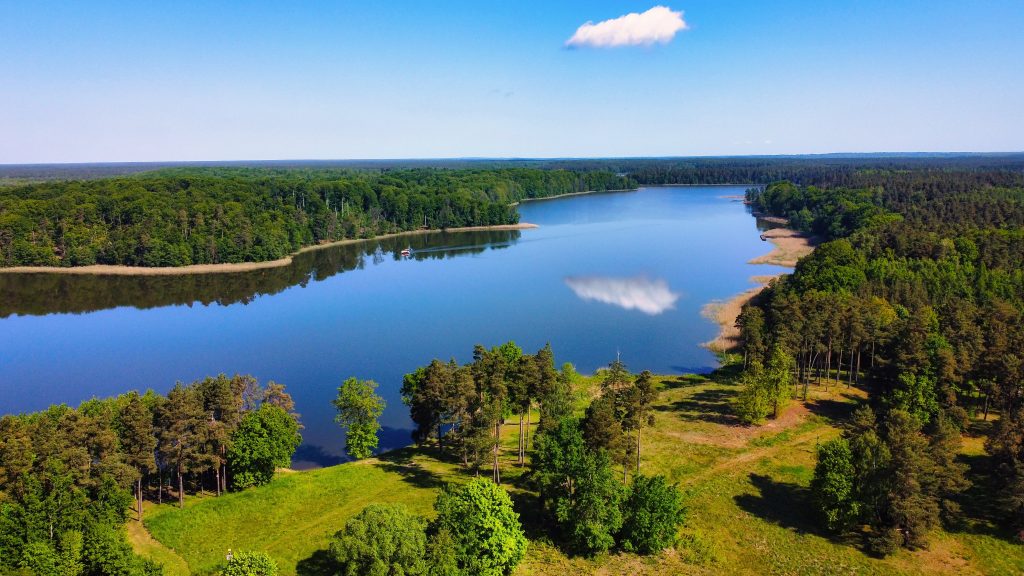 Steg am Jeziorak nahe Szwarcenowo – Ferienhaus Masuren