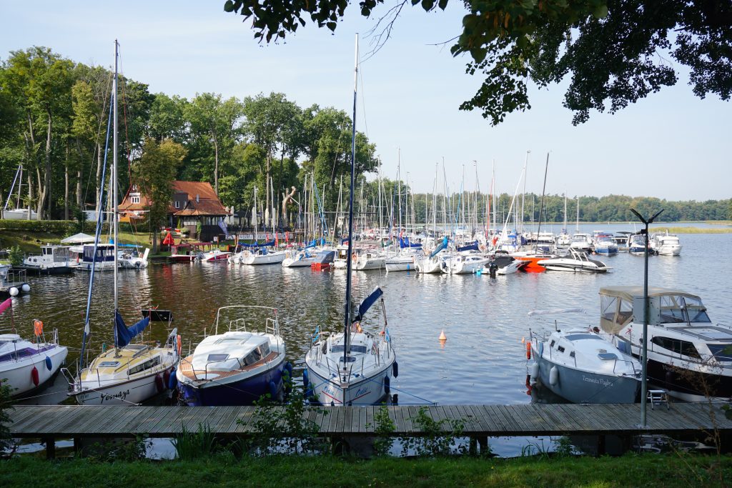 Sehenswürdigkeiten Iława Segelboote und Yachthafen am Jeziorak-See in Iława