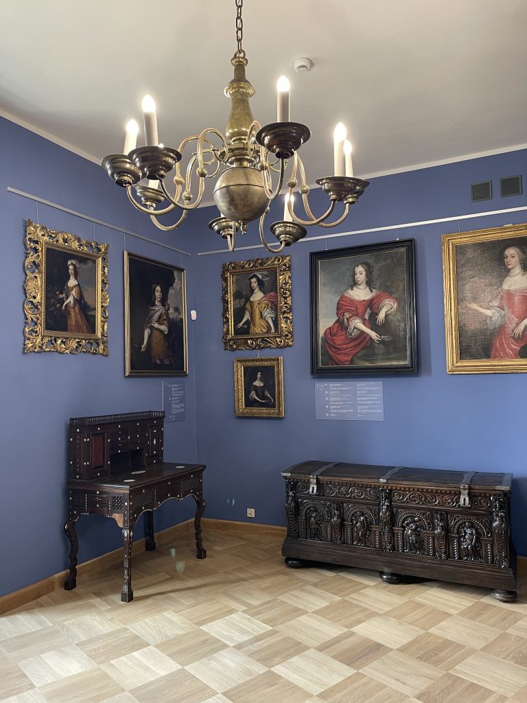 Dohnsches Palais und Innenhof des Museums des Oberlandes in Morąg