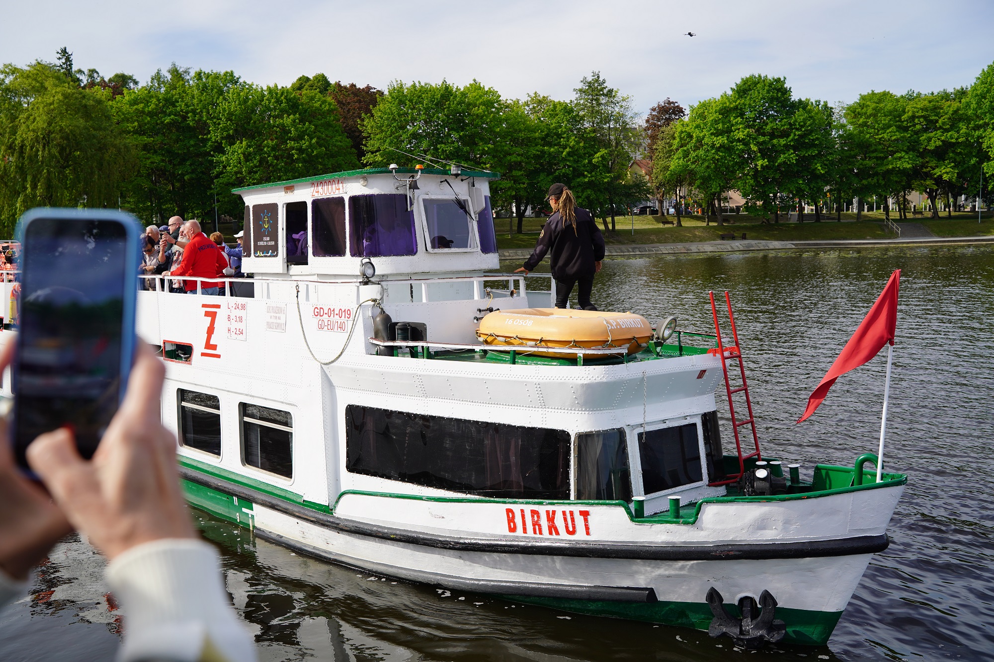 Oberlandkanal – mit dem Schiff über Gras!